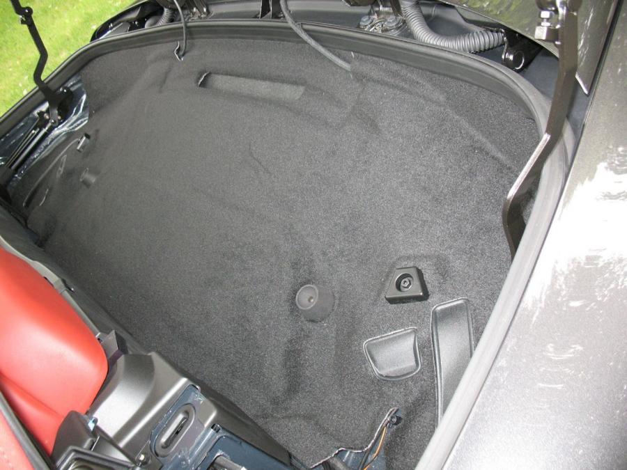 Багажник Bentley Continental GTC 2007 года  (фото 26 из 51)